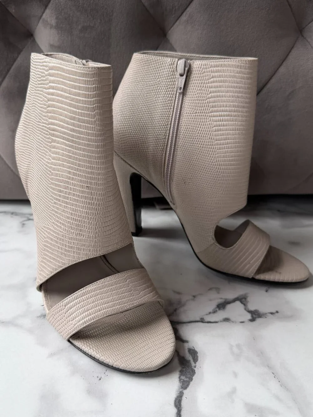Vince Sansa Light Gray Leather Open Toe Bootie Heels Size 9.5
